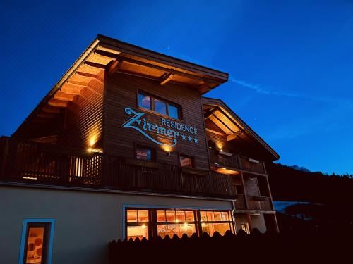 高级一卧室带阳台公寓