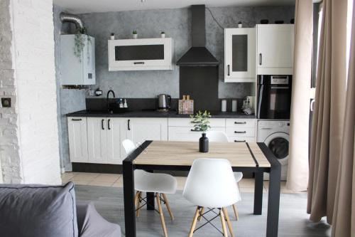 Cosy Appart - Proche Eurexpo - Balcon - Parking - Spacieux T2One-Bedroom Apartment