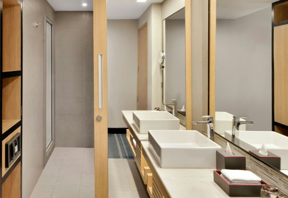 Aloft New Delhi AerocityAloft King Room Non smoking