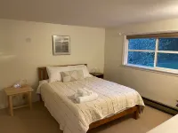 Stunning views, 6-Bedroom Farmhouse with beach access and mooring Hoteles en Eastsound
