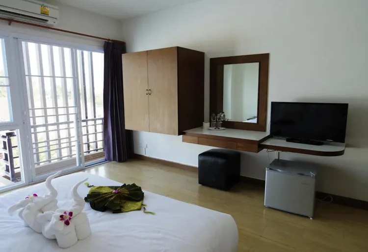 ห้องดีลักซ์ เตียงใหญ่ ปลอดบุหรี่