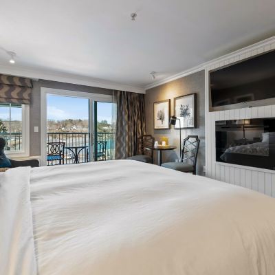 Upperbeach King (Partial Beachview, Balcony) Stage Neck Inn Promo Code