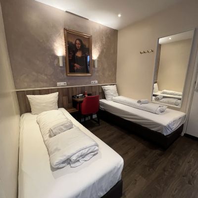 Standard Twin Room Orange Tulip Hotel Amsterdam - Hostel Promo Code