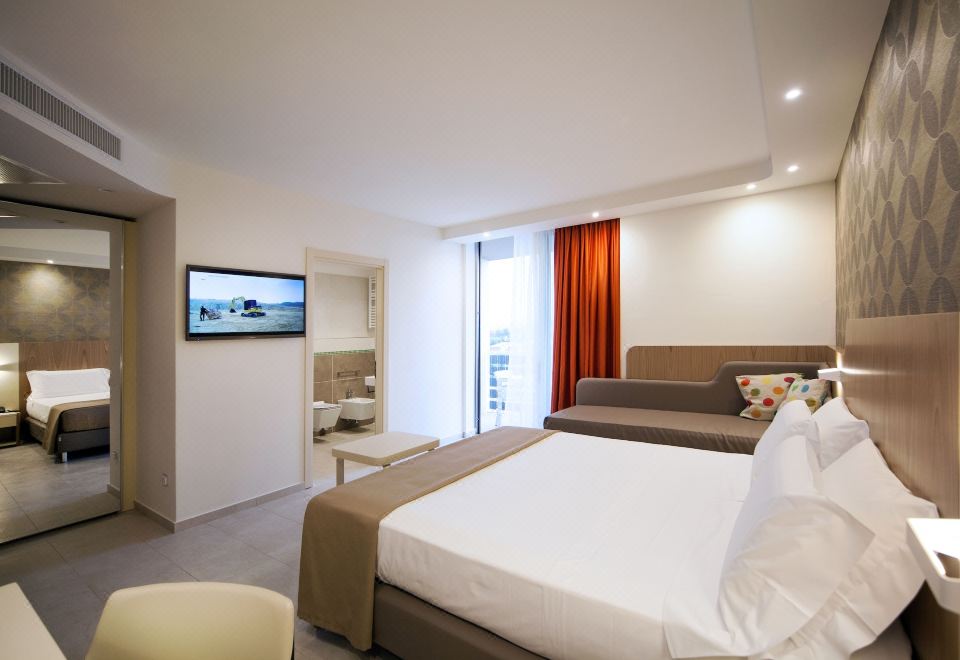 豪华三人房， 多张床