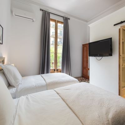 Superior Double or Twin Room, Private Bathroom (balcón) Hostal Girona Promo Code