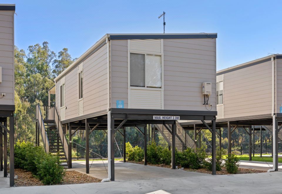 豪华两卧室河畔小屋-可住五人