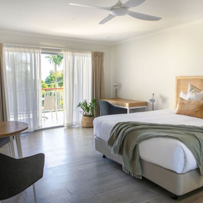 Deluxe King Room with SPA Bath Noosa Heads Motel Promo Code