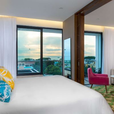 1 Kg Bed 1 Bedrm Suite Whrlpl/Partial Ocean Vw The Fives Downtown Hotel & Residences, Curio Collection by Hilton Promo Code