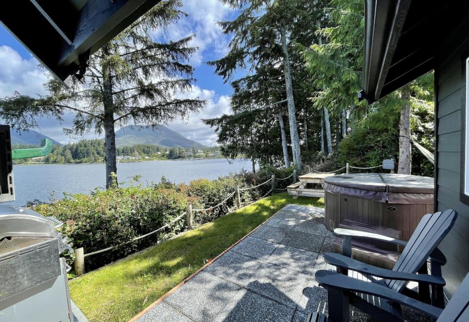 Private Oceanfront Cabin with Hot Tub - Doc Holiday CabinHouse (Hot Tub&Waterfront/Doc Holiday Ca)