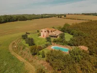 Orte Villa for 8 with Parking Hotels in Orte