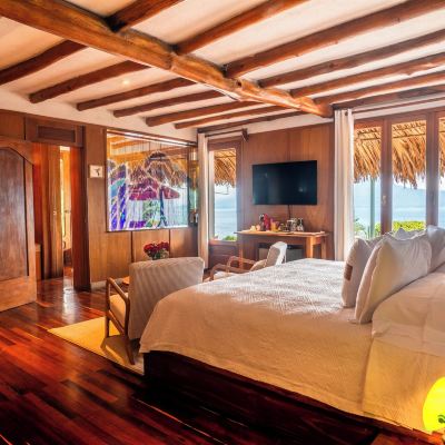 Superior King Suite with Lake View - Non-Smoking Tzampoc Resort Promo Code