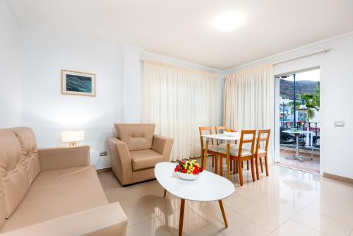 带阳台的两卧室公寓