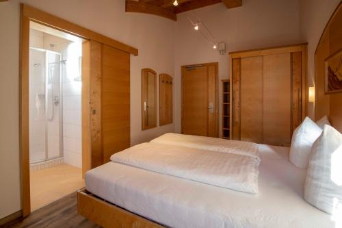 带阳台的标准三卧室公寓