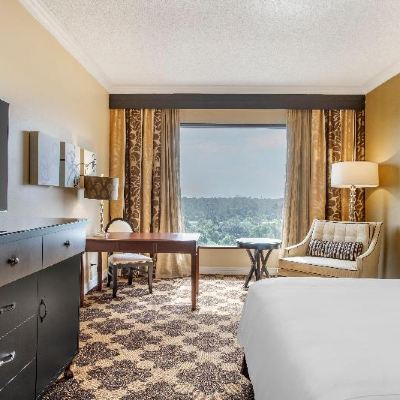 Premier Signature King Room with City View