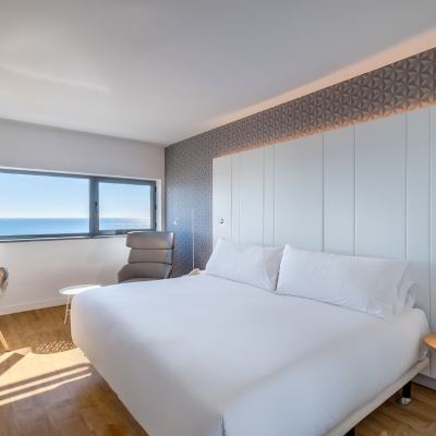 Deluxe Room with Sea View 1 King bed
