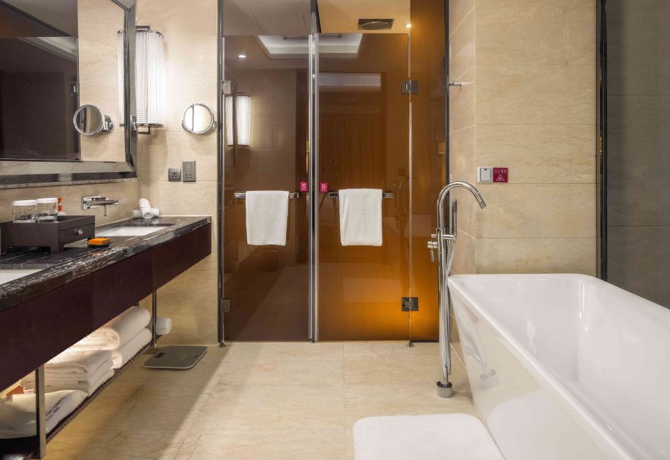 皇冠高級黃河景套房