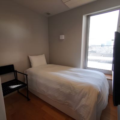 Superior Hollywood Twin Room with City View Free Internet