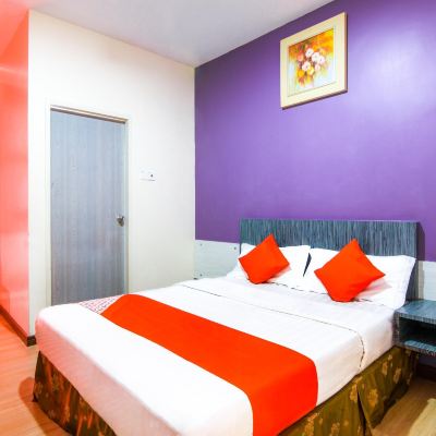 Bilik queen mewah Kupon OYO 43930 Hotel Esplanade