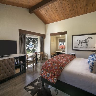 Deluxe Room, 1 King Bed, Fireplace, Partial Ocean View Oceanpoint Ranch Promo Code