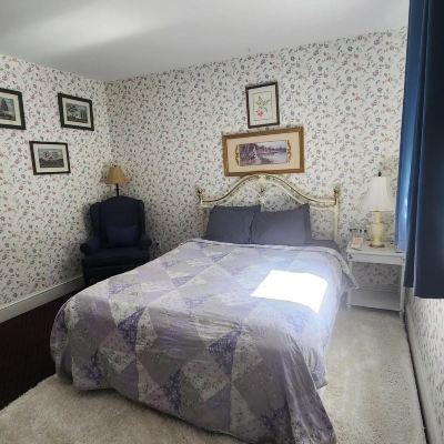 Comfort Room, 1 Queen Bed, Non Smoking, Private Bathroom (Room 11) Greystone Manor Victorian Inn Promo Code
