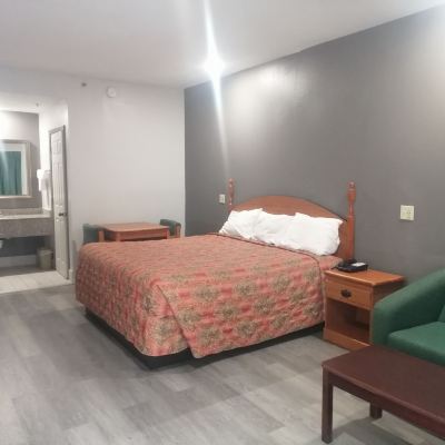 Standard King Room-Smoking Royal Inn & Suite Promo Code