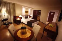 Hotel Reina Isabel