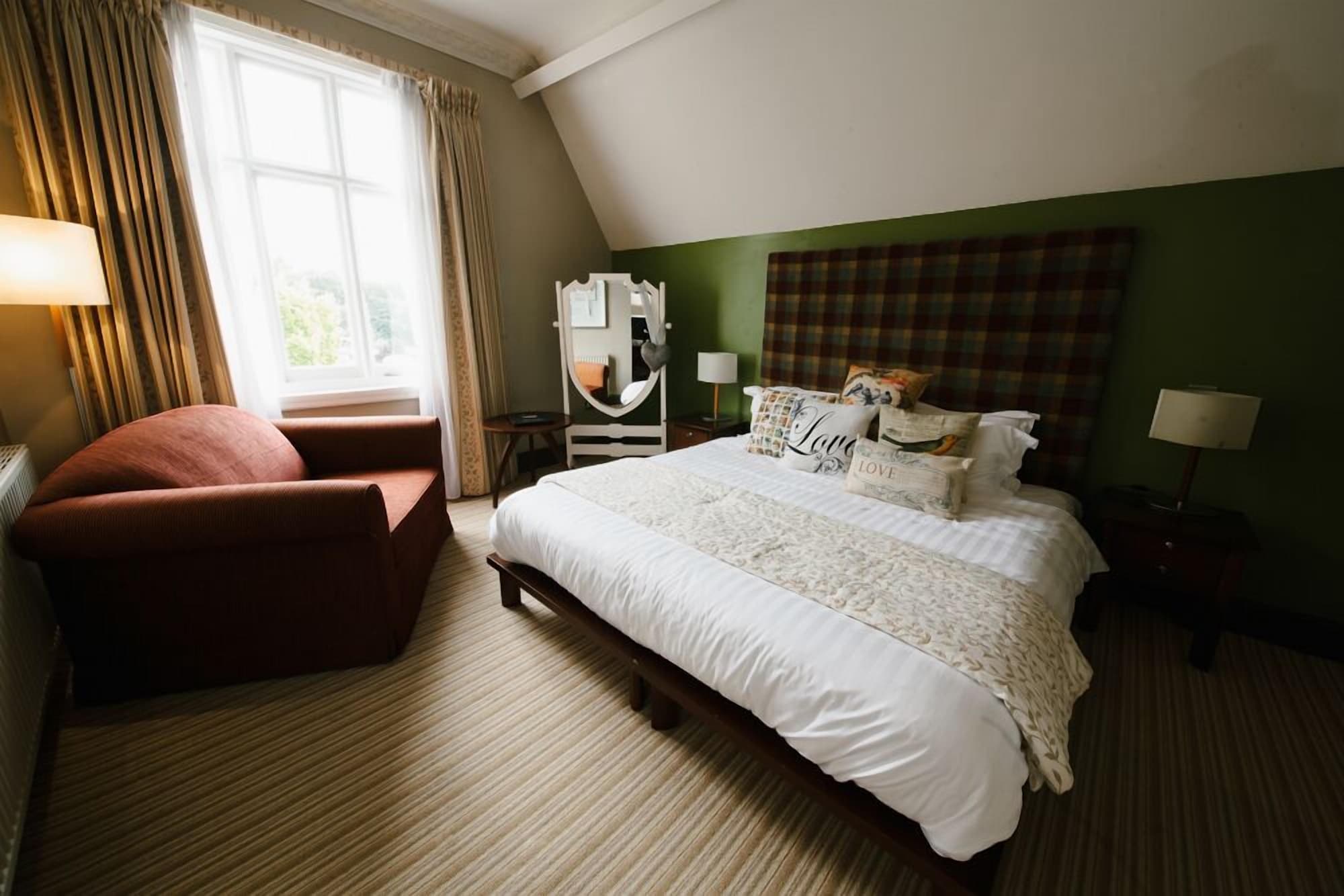 高级特大床带浴缸/淋浴