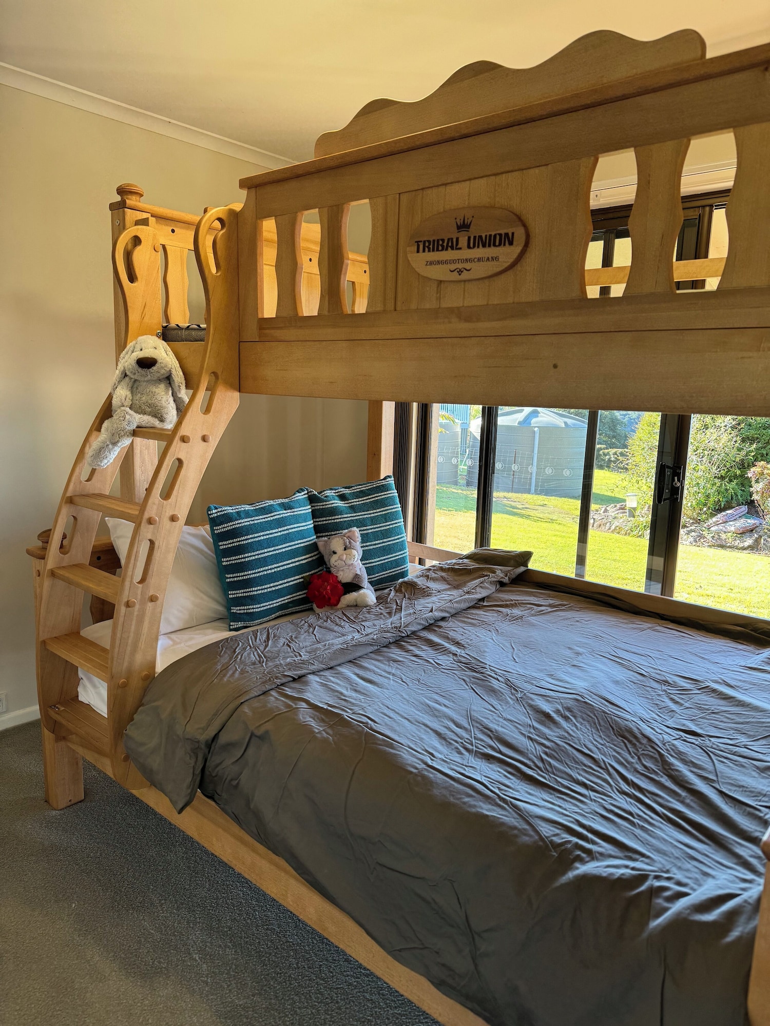 小屋，山脉景观，底楼