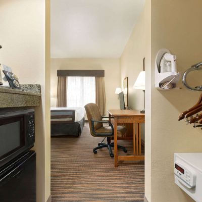 King Room with Mobility/Hearing Impaired Access-Non-Smoking Wingate by Wyndham Denver Tech Center Promo Code