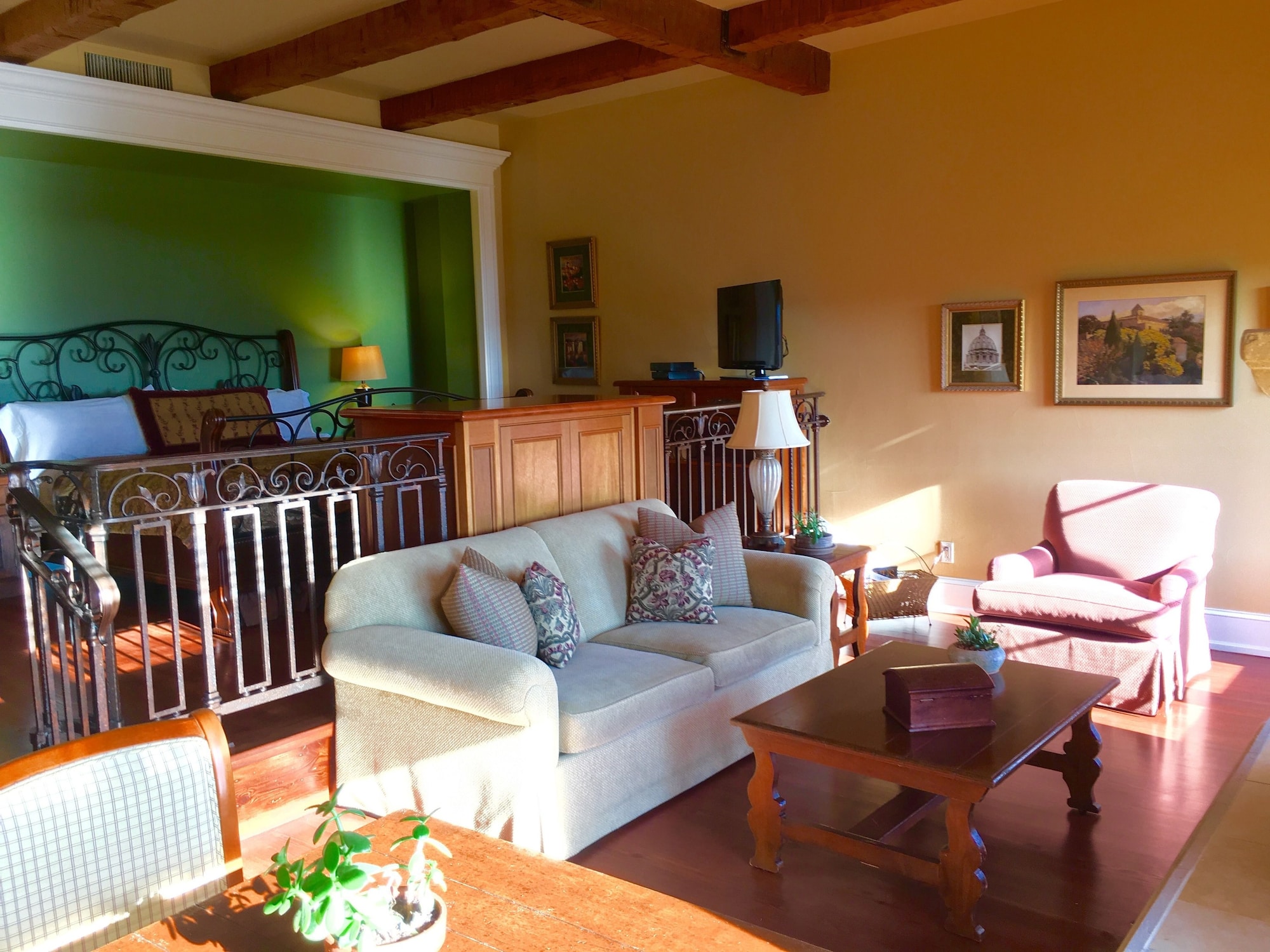 套房，1张特大床，葡萄园景观（Nebbiollo）