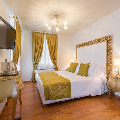 Family Apartment, 2 Bedrooms, Balcony, Canal View Al Bailo di Venezia Promo Code