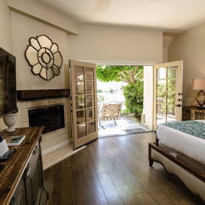 Superior Room with Lake View The Chateau at Lake La Quinta Promo Code