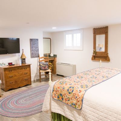 Room, Private Bathroom (Room 100) Inn at Evergreen Promo Code