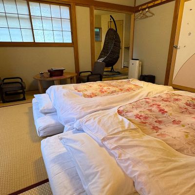 本館レギュラーフロア和室、山の景色 貸切風呂　大野木荘 クーポン