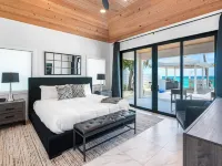 Blessing on the Bay - Brand New 4 bedroom Luxury Beachfront house Hotels in Steventon