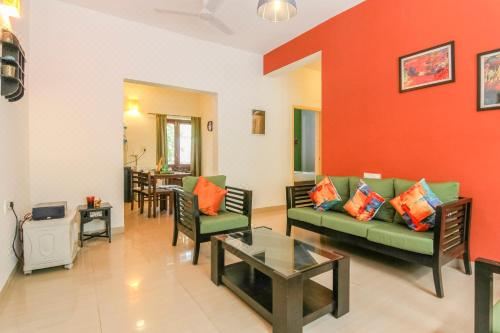 Rainforest - Casa Azure 5 Min Walk to the Beach Three-Bedroom House