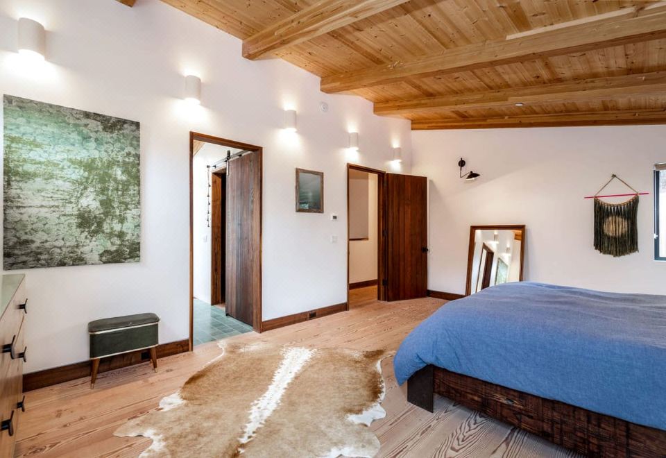 Modern Indoor-Outdoor Living W/Hot Tub – Walk To Beaches & Mountain Trails