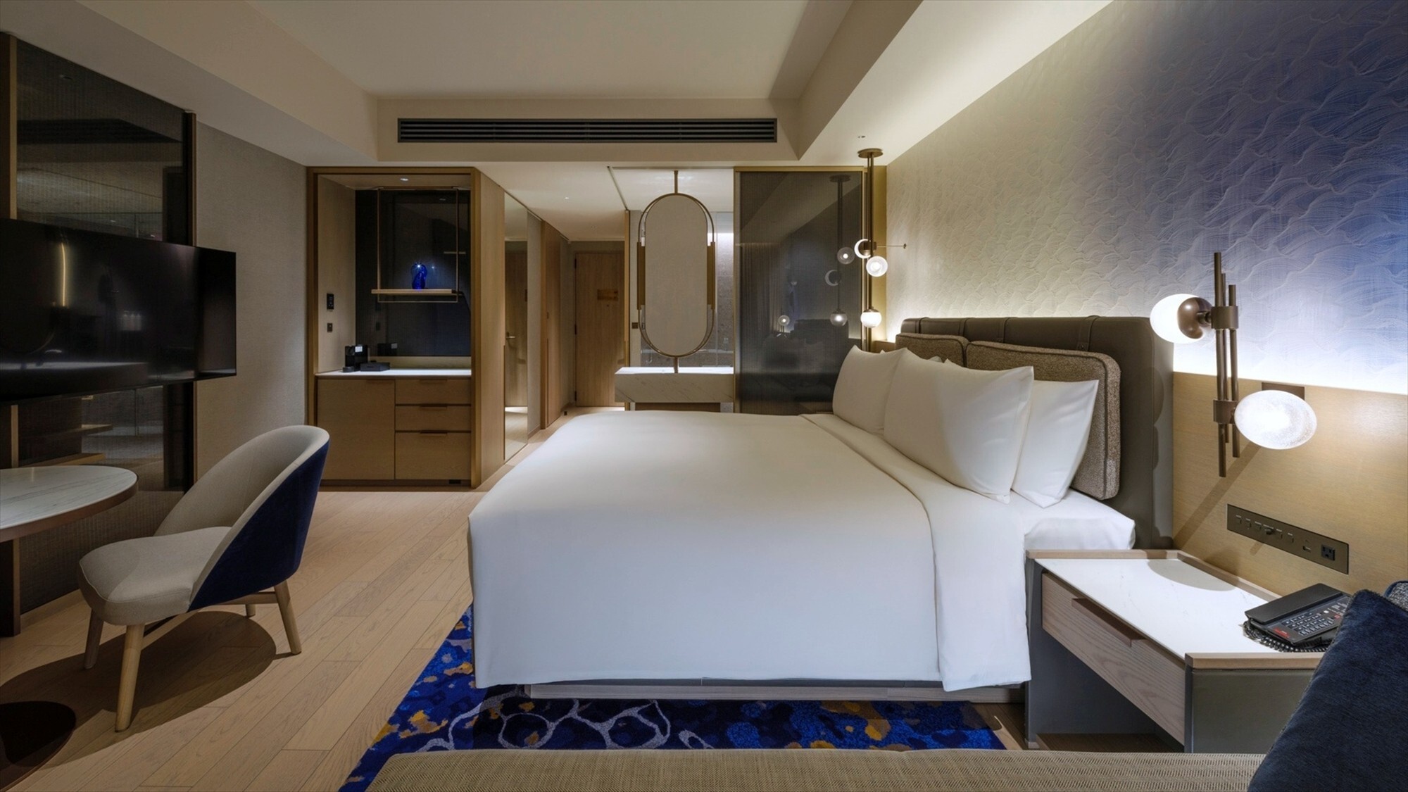 優質陽臺，客房，1張特大床，帶梳化床，山景觀