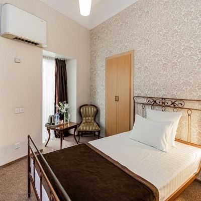 Economy Double Room with Courtyard View