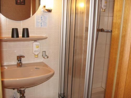 双人房（带独立浴室）