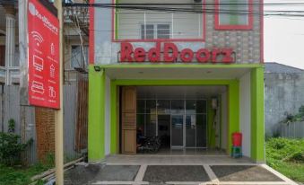 RedDoorz Near Pakuwon Mall Solo Baru