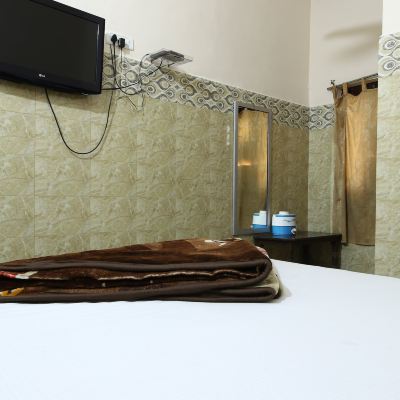 Double Bed Room Non AC Simran Yatri Niwas Promo Code
