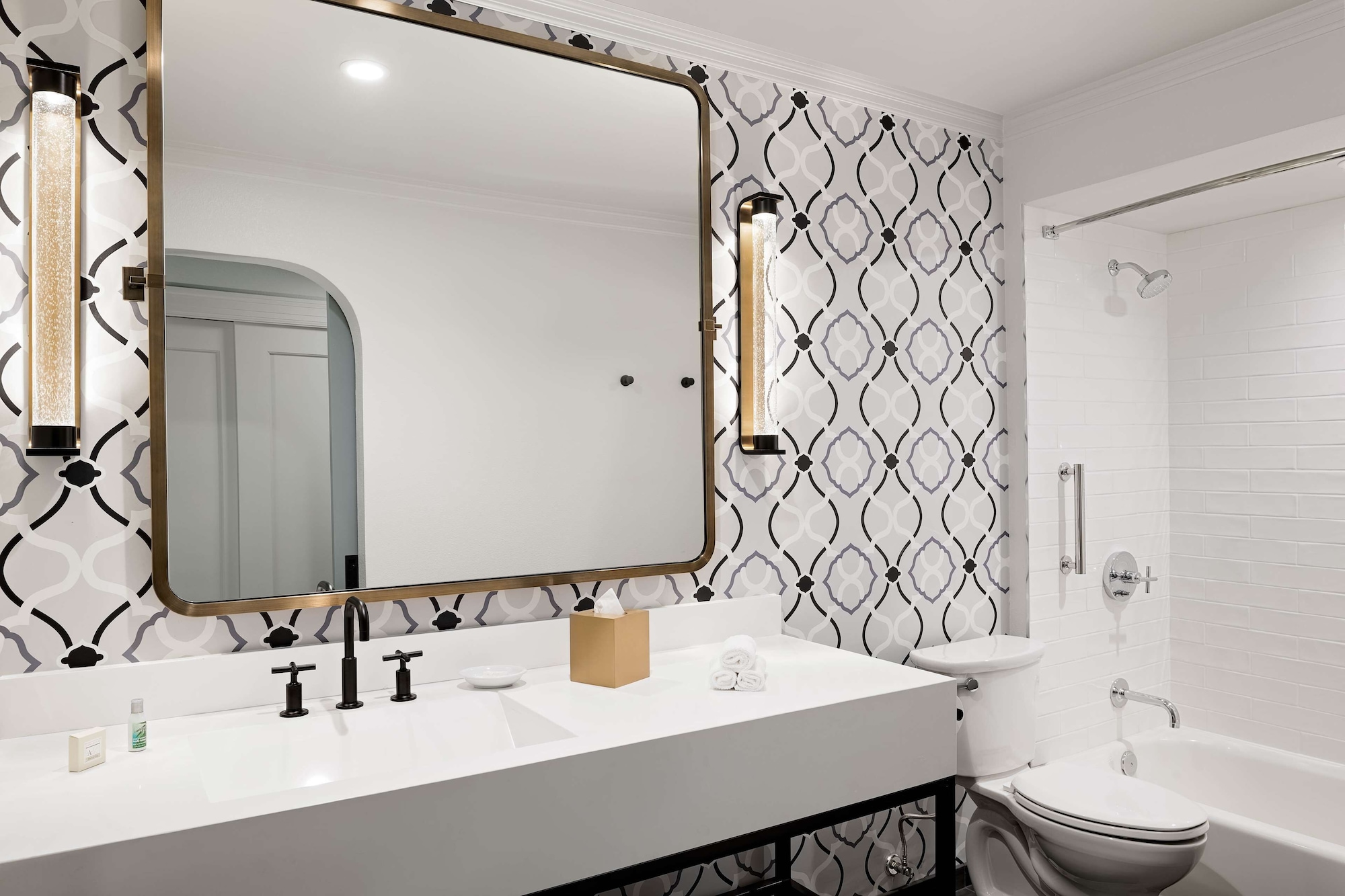 行动/听力无障碍特大床房带3X3淋浴