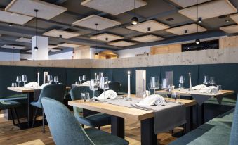 Hotel Alpenroyal - Housity