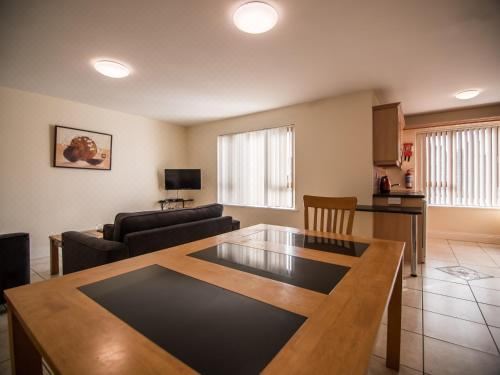 Donegan Court Aparthotel Two-Bedroom Apartment