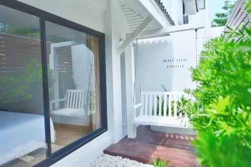 merry house Bangsaen Three-Bedroom Holiday Home With Pool Access