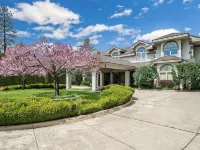 Unique Sandpoint Home with Private Pool and BBQ Island, Perfect for Groups! Hotels in Sandpoint