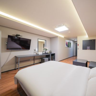 Sweet Double | Styler (Non-Face-to-Face Parking) | Air Purifier | Latex Bedding | Bathtub) Gyeongju COZA Hotel 쿠폰