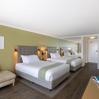 Water View Queen + Entry To 4 Theme Parks