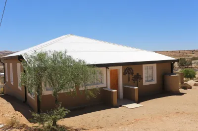 Orange House Self Catering Hotele w: 